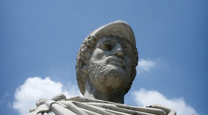 Aunque la llamen así, no es Democracia