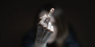 Un varapalo al lenguaje que tumba la confianza en el sistema