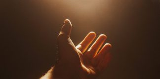 Dios miente. Sobre la capacidad de Dios para mentir y engañar