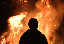 Al enemigo ni agua, al incendio tampoco